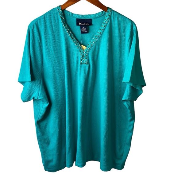 Denim&Co Crochet Wood Beaded V-Neck Short Sleeve Gauze T-Shirt Top in Sea Green - Picture 1 of 12